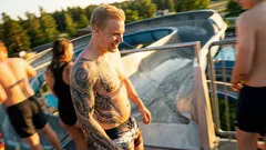 Lyhyt tarina: Vesipuiston jonossa esitettiin kysymys, jota en unohda vieläkään