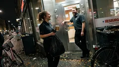 Lyhyt tarina: Istuin aulassa eväsleipä kädessä, kun joku päätti arvottaa minut