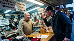 Lyhyt tarina: Amerikkalainen turisti kysyi yhtä asiaa Suomen lipusta – ja jäin sanattomaksi