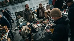 Pieni tarina: Isäni kirppispöydällä toistui yksi lause, eikä kukaan huomannut miksi