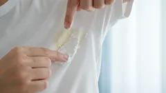 Miten poistaa keltaiset hikitahrat: Parhaat koti- ja ammattilaismenetelmät