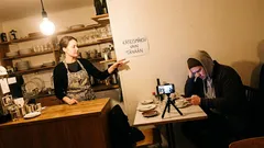 Lyhyt tarina: Kallion ravintolaan tuli valopaneeli ja vaatimus, johon en ollut valmis