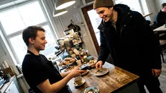 Tarina: Sulkemisaika lähestyi, ja tiskillä tapahtui jotain käsittämätöntä