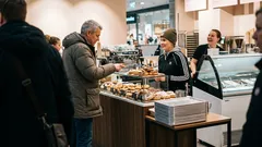 Tarina: Hän pyysi tusinan donitseja – ja sitten alkoi kummallinen tentti