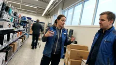 Lyhyt tarina: Asiakas vaati toista myyjää, ja kollega teki odottamattoman liikkeen