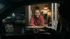 Tarina: Painoin väärää nappia drive-inissä – ja tuntia myöhemmin kuulin nimeni huudettavan