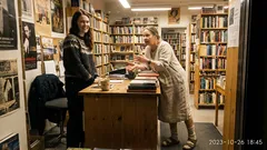 Lyhyt tarina: Vakioasiakas tuijotti minua koko illan – sitten hän kuiskasi jotain outoa