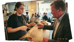 Lyhyt tarina: Hän paiskasi jääkahvin tiskiin ja vaati selitystä