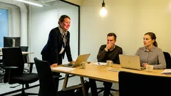 Tositarina: Kerroin lapsuuden pieruvitsin työpalaverissa – reaktio ei ollut mitä odotin