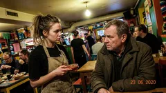 Tarina: Yksi pyyntö kesken lounasruuhkan jäi soimaan päässäni koko viikon