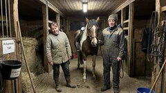 Lyhyt tarina: Vieras nainen marssi kentälle ja vaati, että tyttäreni tulee alas