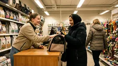 Pikku tarina: Lemmikkikaupan kassalla joku keskeytti minut — ja lopulta kuiskasin vain yhden lauseen