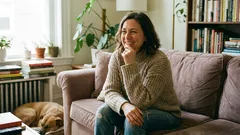 Haluatko näyttää fiksummalta? Näin mukautat kehonkieltäsi askel askeleelta.