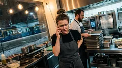 Pikkutarina: Puhelin soi kesken joulukiireen – ja vastaus jäi kielelle