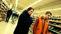 Lyhyt tarina: Prismassa kuultu yksi sana sai käytävän hiljenemään