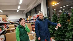 Lyhyt kertomus: Joulukuusihyllyllä kuulin lauseen, joka sai minut puremaan poskea