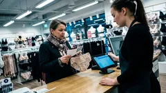 Lyhyt tarina: Kassalla sanoin yhden lauseen, ja hänen ilmeensä muuttui täysin