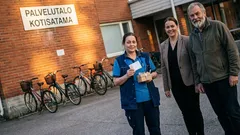 Lyhyt tarina: Luulin joutuvani puhutteluun, mutta pomo pyysi minut vain alakertaan