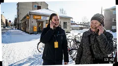 Lyhyt tarina: Puhelu, joka sai minut nielemään naurun – ja miettimään paniikkia uudestaan