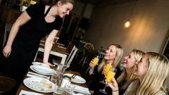 Lyhyt tarina: Perjantai-illan lasku jäi maksamatta – ja pöydälle jäi jotain pahempaa