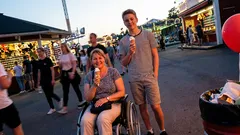 Tarina: Linnanmäellä poikani tarttui pyörätuolin kahvaan ja kaikki muuttui