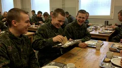 Lyhyt tarina: Varusmiehen pöydässä leipä kolahti kovempaa kuin kersantin saarna