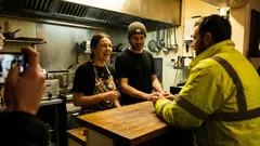 Lyhyt tarina: Tampereen yössä eräs asiakas heitti kysymyksen, jota en vieläkään unohda