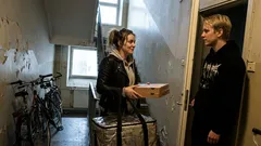 Lyhyt tarina: Kannoin pizzat kuudenteen kerrokseen ja näin jotain liian tuttua