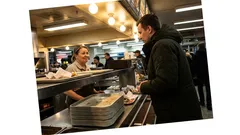 Lyhyt tarina: Vanha kuponki, liian pitkä jono – ja yksi ääni takaani