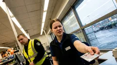 Lyhyt tarina: Asiakas tuijotti minua hetken ja lähti hakemaan jonkun paikalle