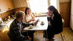 Lyhyttarina: Erään toukokuun iltana nauru alkoi yhdestä käsittämättömästä vitsistä