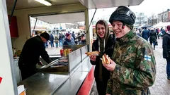 Lyhyt tarina: Menin hakemaan hodarin, mutta myyjä aloitti yllättävän kielipelin