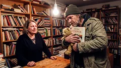 Pikkutarina: Rähjäinen mies kysyi keittokirjoja – ja pian koko kauppa hiljeni