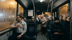 Lyhyt tarina: Helsingin iltabussissa tapahtui jotain, mikä sai koko vaunun hiljenemään