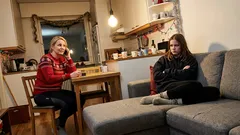 Lyhyt tarina: Jouluaaton puhelussa äiti pyysi minua puhumaan hiljaa