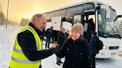 Tositarina: Bussimme lähti luisuun, ja muistin vain yhden oudon vitsin