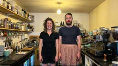 Lyhyt tarina: Uusi esimies kielsi shortsit — seuraavana aamuna taukotilassa odotti yllätys