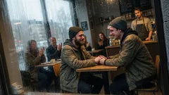 Lyhyt tarina: Ikkunapöydässä tapahtui jotain, joka jäi koko kahvilan mieleen