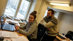 Tarina: Maanantaipuhelu, joka päättyi klikkiin ja jätti koko toimiston nauramaan