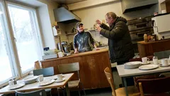 Lyhyt tarina: Yksi juomatilaus teki arki-illasta oudon näytelmän