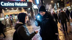 Lyhyt tarina: Yksi sana ovella sai koko porukan pysähtymään Helsingin kasinolla