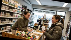 Lyhyt tarina: Lemmikkikaupassa yksi kysymys sai kaksi vierasta kiistelemään keskenään