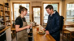 Pikkutarina: Yksi lyhyt tilaus Kallion kahvilassa sai minut hämilleni