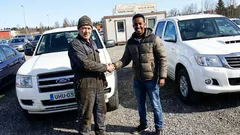 Lyhyt tarina: Haalarimies astui autoliikkeeseen – ja yksi hymy jäi mieleen