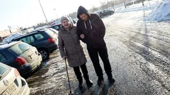 Pikkutarina: Mummo pysähtyi marketin ovella ja sai vieraan miehen kalpenemaan