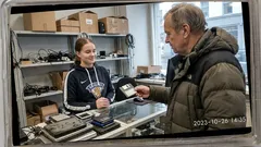 Lyhyt tarina: Hän ojensi minulle levykkeen ja kysyi yhden viattoman kysymyksen