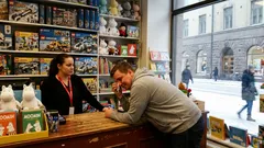 Lyhyt tarina: Asiakaspalvelutiskillä esitettiin pyyntö, joka muutti koko illan