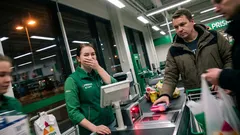 Lyhyt tarina: Itsepalvelukassan kysymys, joka sai koko jonon hiljenemään