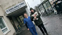 Tarina: Valkoinen vieras saapui laatikossa – ja klinikalla tuli yhtäkkiä hiljaista