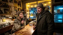 Tarina: Levykaupan tiskillä kuulin kysymyksen, joka pysäytti minut